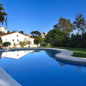 Сasa de vacaciones Agradable Adosado Con Piscina La Hidalga, Benalmádena